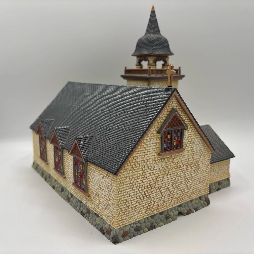 Department 56‎ 1998 Seasons Bay Chapel On The Hill First Edition 53302 Retired